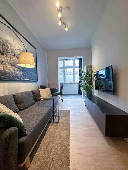 Modern City Apt. -With 2 Tv, Netflix And Work Desk Эссен Экстерьер фото